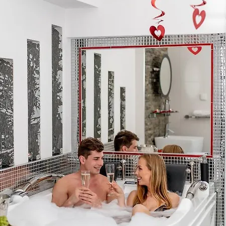 Komorowski Luxury Guest 4*