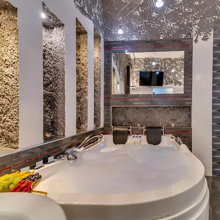 Komorowski Luxury Guest