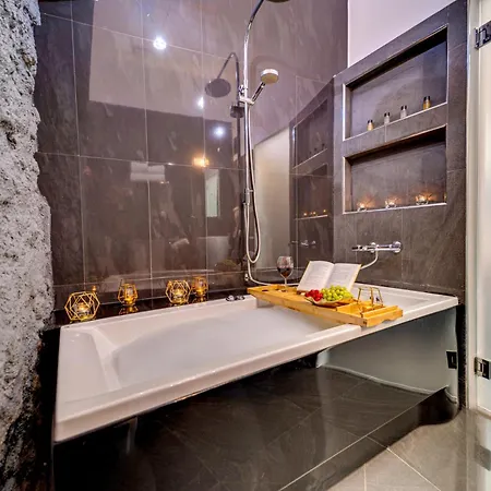 Komorowski Luxury Guest מלון דירות קרקוב