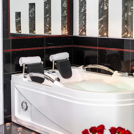 Komorowski Luxury Guest מלון דירות 4*