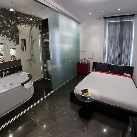 Komorowski Luxury Guest מלון דירות קרקוב