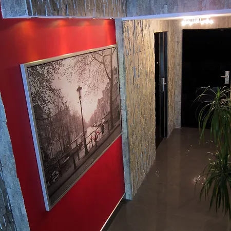 科莫罗夫斯基豪华客房酒店 公寓式酒店 4*