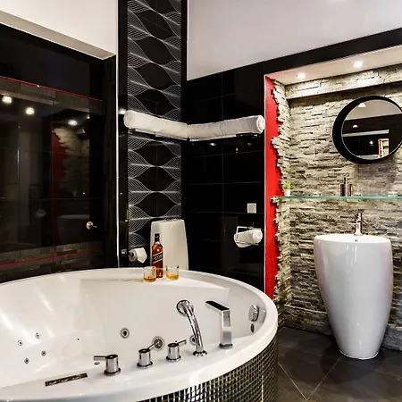 Komorowski Luxury Guest מלון דירות 4*