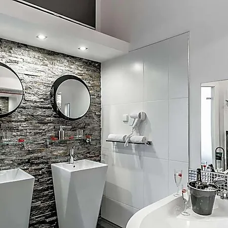 Komorowski Luxury Guest Aparthotel 4*